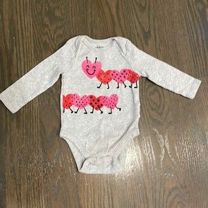 Old Navy ❤️ One Piece Unisex Heart Graphic Long-Sleeve Bodysuit For Baby